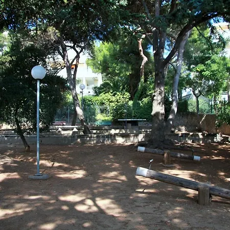 Studio Dans Avec Piscine Quartier Des Plages דירה